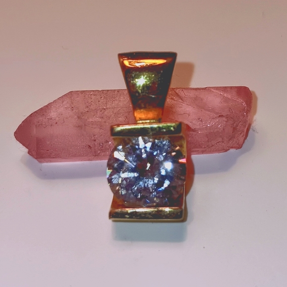 "Three carat" man-made diamond in gold tone setting BEAUTIFUL! - Picture 3 of 8